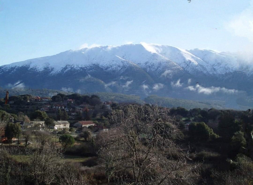 Βαρλαάμ Ιωαννίνων — χιονισμένο βουνό / Varlaam with snow-capped mountain